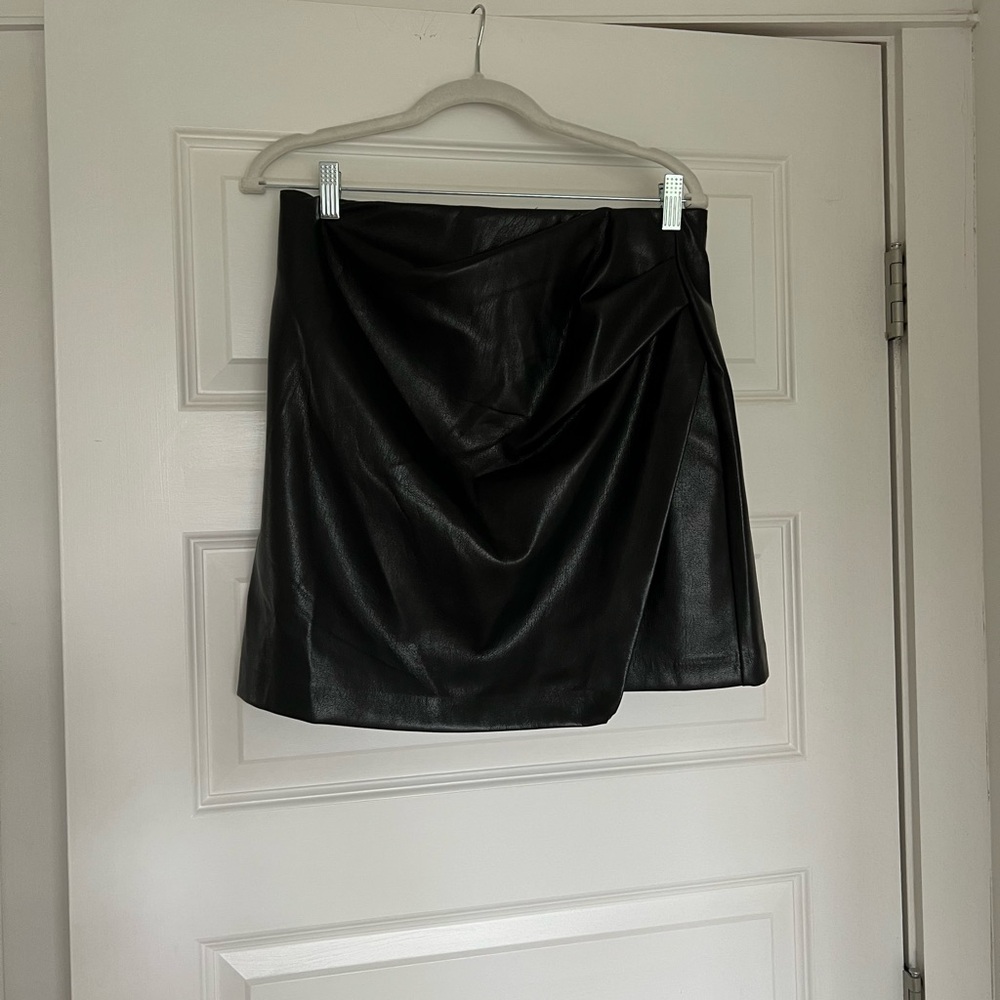 Wilfred Aritzia Black Mini Skirt with Wrap detail